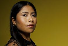 Foto: https://www.latimes.com/espanol/entretenimiento/la-es-yalitza-aparicio-de-roma-no-salio-de-la-oscuridad-como-llego-a-los-oscar-y-que-sigue-para-ella-20190207-story.html