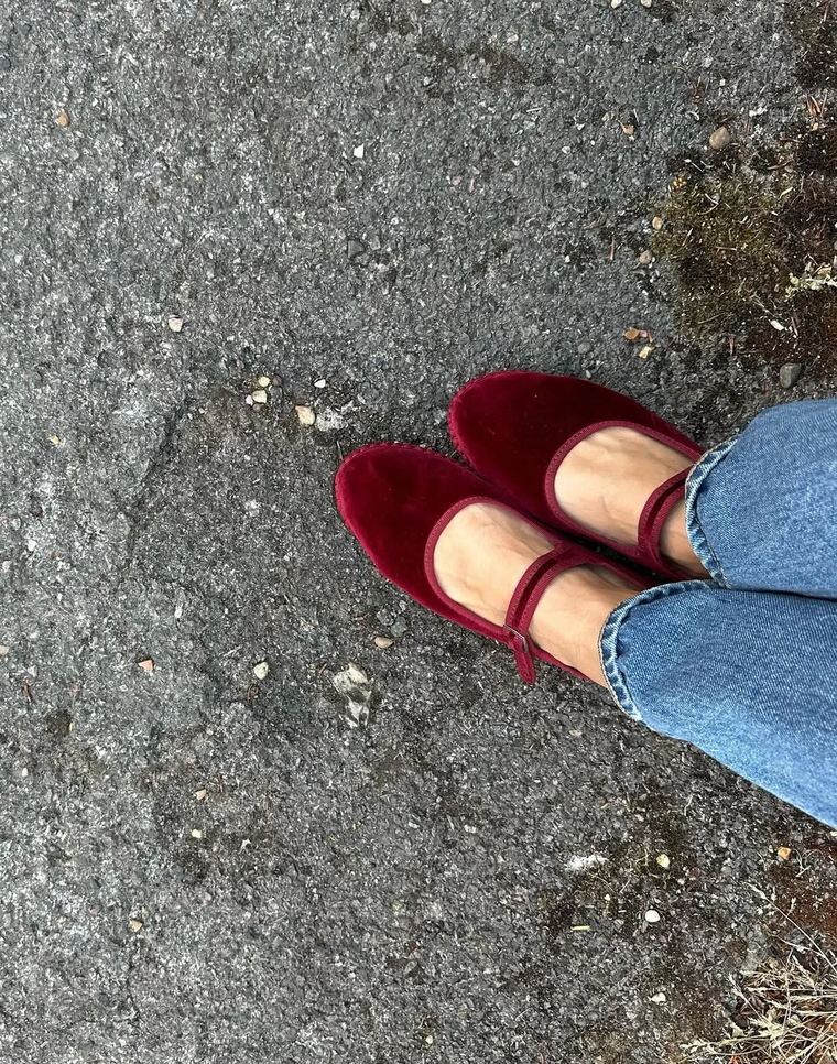 Un zapato atemporal que se mantiene como favorito de las que saben de estilo. Un zapato atemporal que se mantiene como favorito de las que saben de estilo.