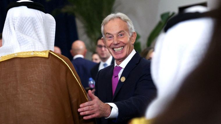 El ex primer ministro británico Tony Blair participó en la cumbre de paz de Egipto y se espera que tenga un papel en el futuro de Gaza.