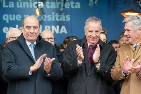 Guillermo Francos junto al titular del Banco Nación, Daniel Tillard, y el presidente de la Sociedad Rural, Nicolás Pino Guillermo Francos junto al titular del Banco Nación, Daniel Tillard, y el presidente de la Sociedad Rural, Nicolás Pino