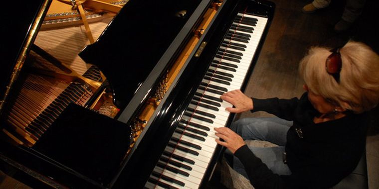 El piano del Teatro Independencia. Foto: Ivana González/MDZ