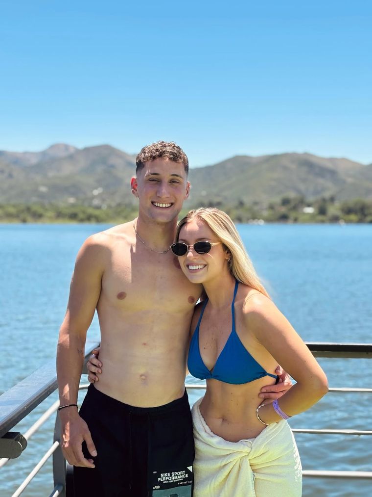 Con la frase "Mucho amor", la pareja eligió las redes sociales para hacer oficial el noviazgo. Con la frase "Mucho amor", la pareja eligió las redes sociales para hacer oficial el noviazgo.