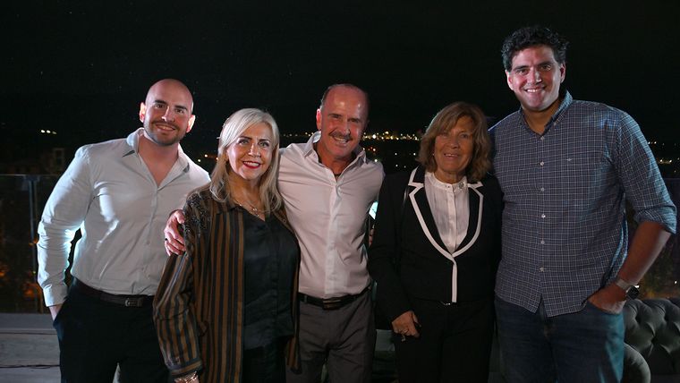 Octavio González, Liliana Palacio, Ernesto González, Liliana Bianchi y Martín Riveros. Octavio González, Liliana Palacio, Ernesto González, Liliana Bianchi y Martín Riveros.