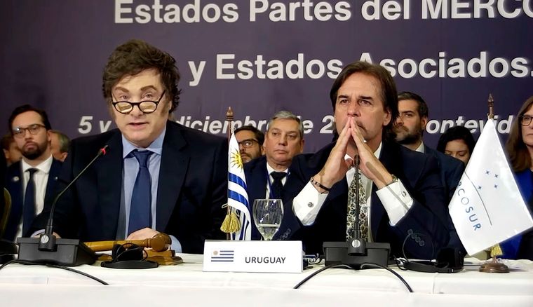 El presidente Javier Milei recibió la presidencia pro tempore del Mercosur de parte de su par uruguayo, el saliente Luis Lacalle Pou. Foto: NA
