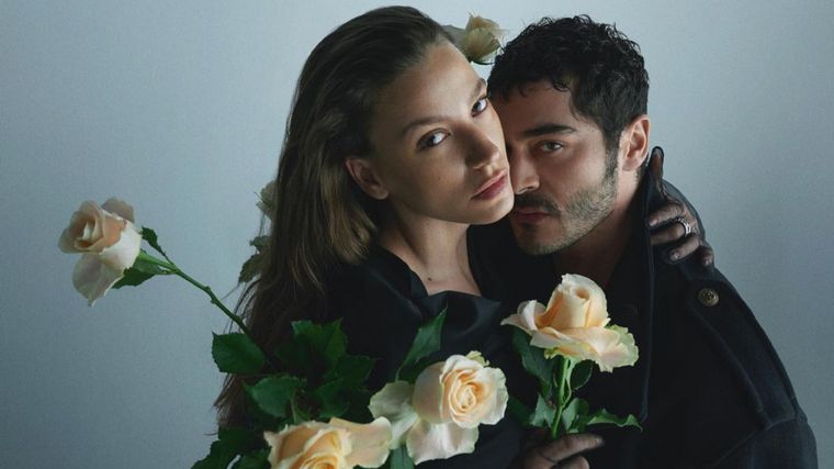 Serenay Sarikaya El gran festejo de cumpleaños. Foto: Fuente: Imagen - @burakdeniz_