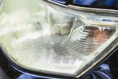 El vinagre blanco ayuda a quitar la opacidad de los faros. Foto: Shutterstock