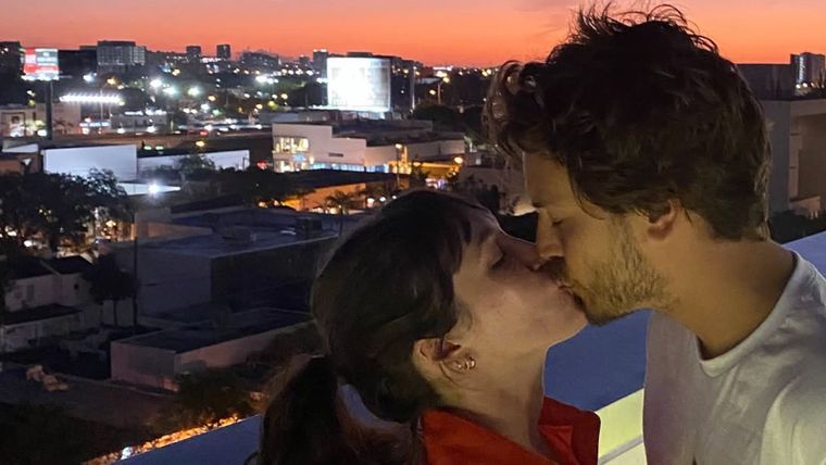 La pareja está más unida que nunca. Créditos: Instagram / candelivetrano