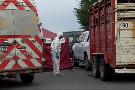 Un hombre fue atropellado tras frenar por un desperfecto mecánico sobre la Perito Moreno. El conductorescapó Un hombre fue atropellado tras frenar por un desperfecto mecánico sobre la Perito Moreno. El conductorescapó