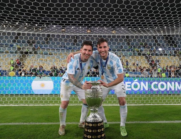 Una semana atrás, junto a Leo Messi, Nico Tagliafico festejaba la obtención de la Copa América. Foto: Instagram @tagliafico3