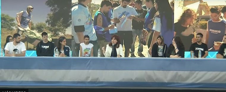 Cristina participó del acto de cierre del Encuentro de Jóvenes de La Cámpora