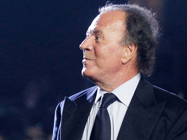 JULIO IGLESIAS VUELVE A SER NOTICIA. HAY PREOCUPACIÓN POR SU ESTADO DE SALUD.