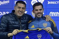 Juan Román Riquelme y Fernando Gago el día de la presentación del actual DT de Boca. Ambos saben que esta vez no tienen demasiado margen de error. Foto: EFE