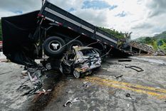 Hay al menos 38 muertos en el tremendo accidente. Foto: EFE