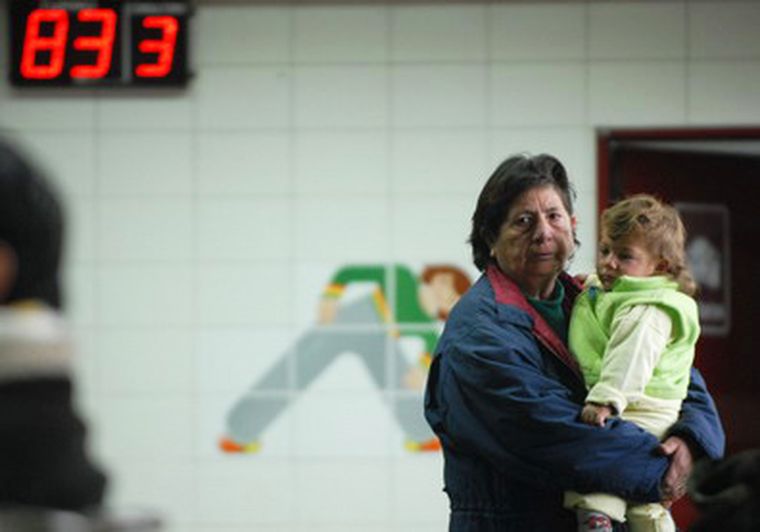 Los padres manifestaron su enojo en la guardia del Notti. Foto: Ivana González/MDZ