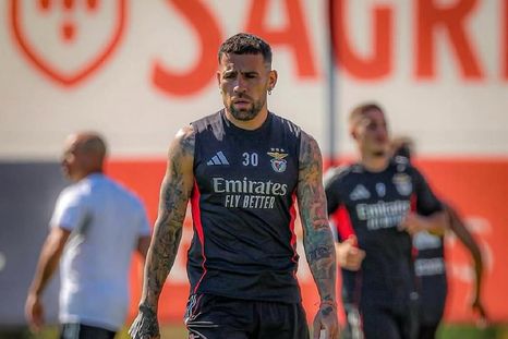 En Portugal aseguran que Nicolás Otamendi ya tomó una decisión. En Portugal aseguran que Nicolás Otamendi ya tomó una decisión.