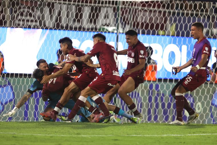 Lanús se consagró campeón de la Sudamericana tras una infartante final ante Mineiro. Lanús se consagró campeón de la Sudamericana tras una infartante final ante Mineiro.