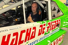 El intendente de Campana, Sebastián Abella, arriba de El Fantasma mientras su hermana le cuida el municipio