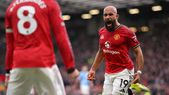 Manchester United se impuso por 2-0 ante el City y se quedó con el clásico. Manchester United se impuso por 2-0 ante el City y se quedó con el clásico.