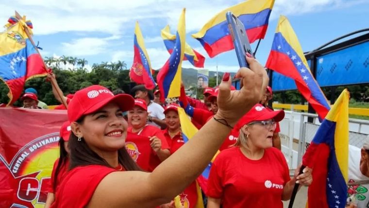 Los venezolanos recibieron con mucha expectativa la llegada de Gustavo Petro al poder en Colombia. Foto: Getty Images
