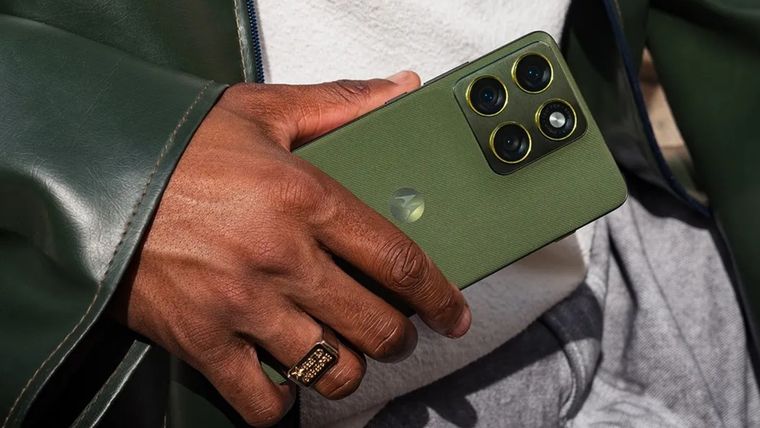 Con 12 GB de RAM, este teléfono está preparado para la multitarea intensiva. Con 12 GB de RAM, este teléfono está preparado para la multitarea intensiva.