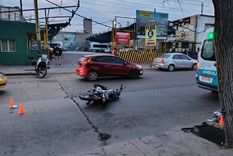 Dos mujeres policías fueron atropelladas por una moto en las inmediaciones de la Terminal de Ómnibus de Mendoza.