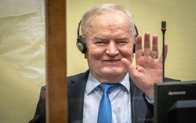 El general serbobosnio Ratko Mladic fue condenado por crímenes de guerra.