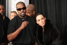 Bianca Censori y Kanye West en un paseo inesperado. Foto: Archivo