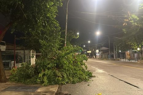 Mendoza se vio afectada por otra fuerte tormenta y permanece bajo alerta. Mendoza se vio afectada por otra fuerte tormenta y permanece bajo alerta.