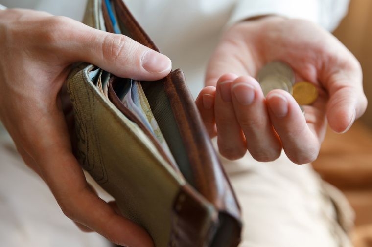 Salarios sueldos billetera dinero Foto: shutterstock