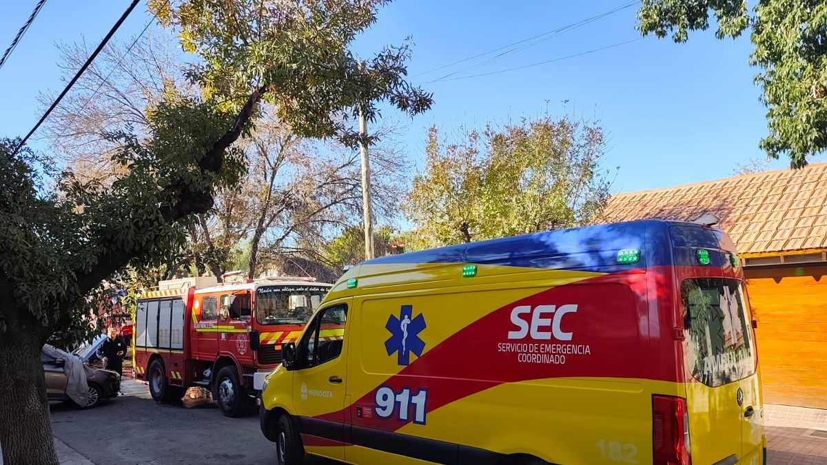 Incendio en una vivienda de Guaymallén: una mujer sufrió intoxicación y lesiones