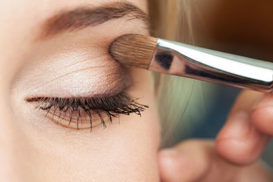 MDZol | Smokey eyes y glitter, la combinación perfecta para un maquillaje de noche Foto: Shutterstock