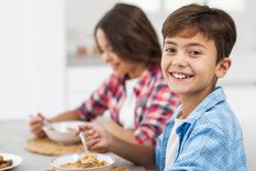 La nutricionista Agustina Zucarello, brindó una serie de recomendaciones para lograr una mejor alimentación en los más chicos. Foto: Freepik