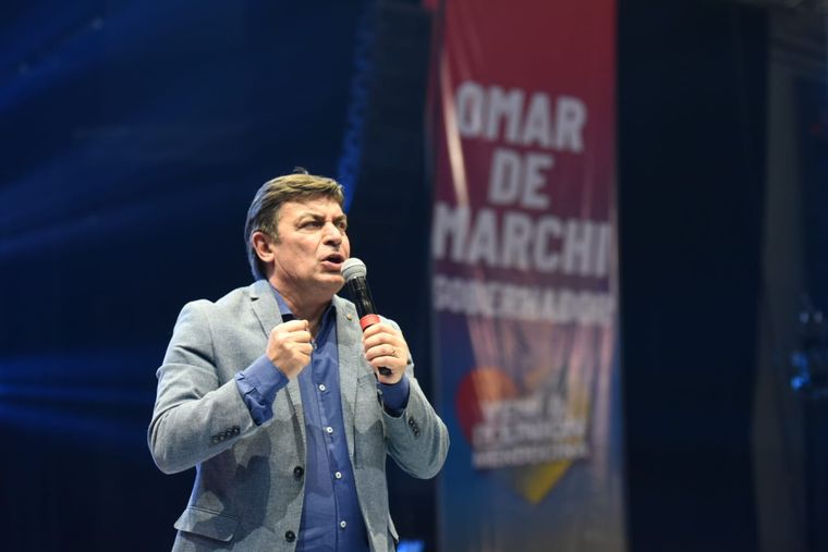 Omar De Marchi en el cierre de campaña previo a las elecciones Foto: MAXIMILIANO RÍOS / MDZ