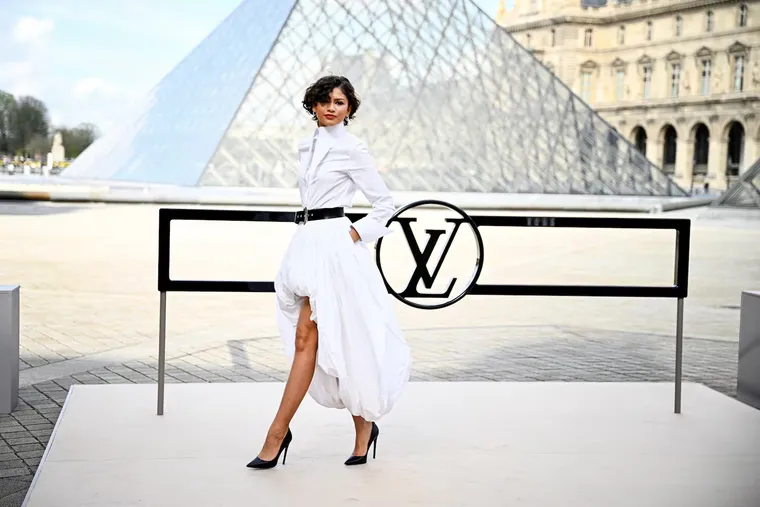 El look bridal de Zendaya que se robó la atención en la Paris Fashion Week. El look bridal de Zendaya que se robó la atención en la Paris Fashion Week.