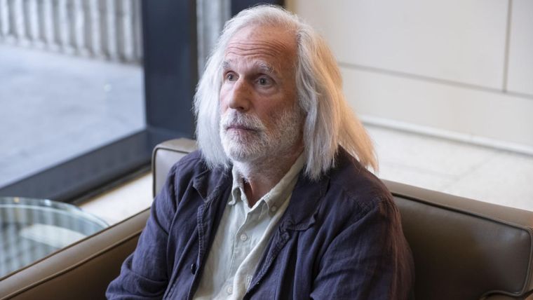 Henry Winkler fue quien le entregó el premio a la artista.