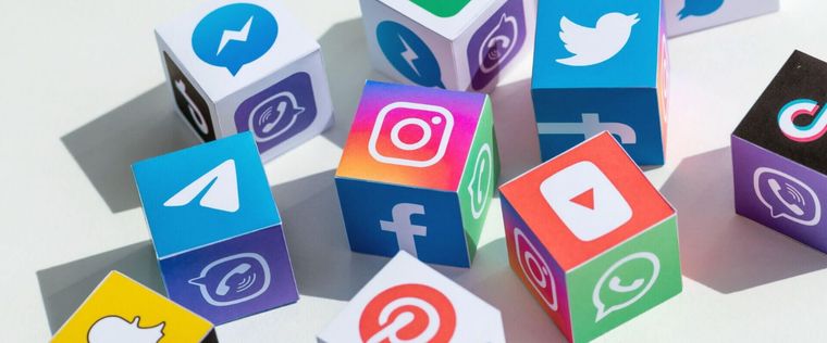 Las redes sociales pueden combatir la desinformación sobre las vacunas. Foto: WeAreMarketing