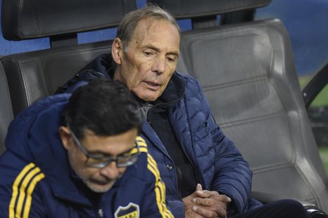 La cara de la derrota: Miguel Ángel Russo se quedó sentado un largo rato en el banco de suplentes tras el pitazo final de Mastrángelo. La cara de la derrota: Miguel Ángel Russo se quedó sentado un largo rato en el banco de suplentes tras el pitazo final de Mastrángelo.