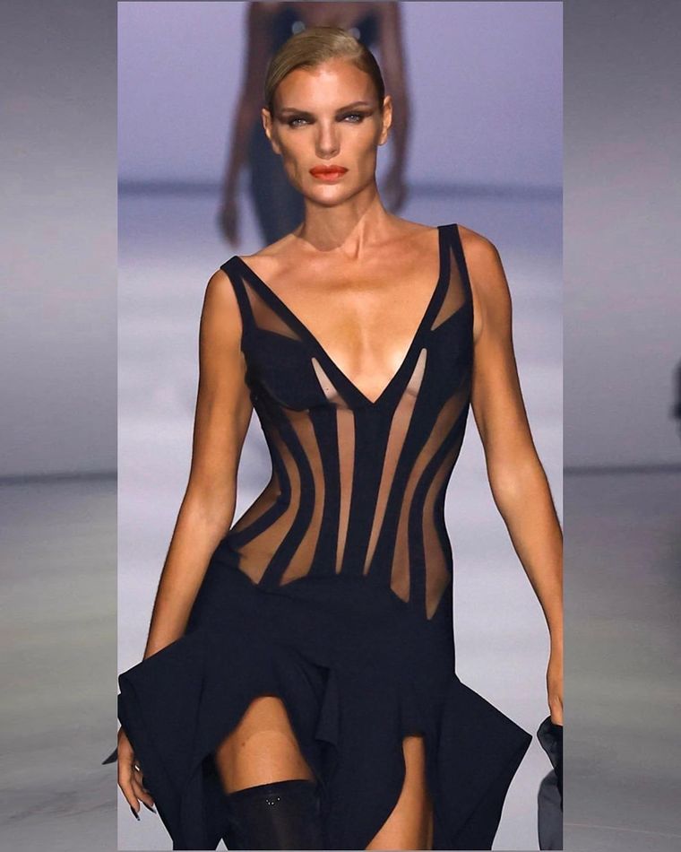 Esther Cañadas conquista a sus fans con sus publicaciones en redes Foto: Instagram/Esther Cañadas