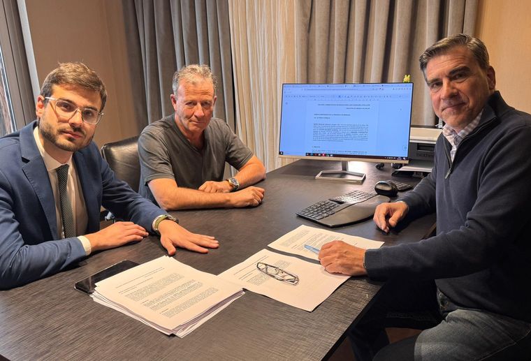 Emanuel Fugazzotto, Dugar Chappel y Mario Vadillo, del Partido Verde. 