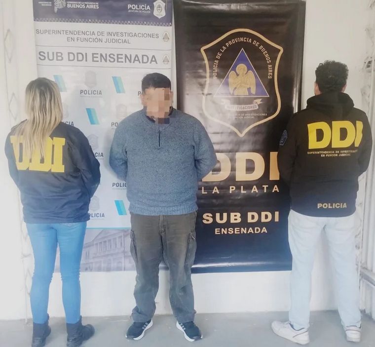 La Policía arrestó hoy a un ex policía de la Bonaerense que había sido denunciado por abuso sexual con acceso carnal de su sobrina mejor de edad. 