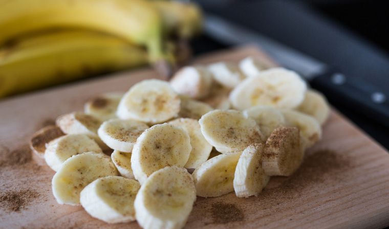 La banana aporta mucho potasio y resulta ideal para consumir luego de la actividad física. Foto: Precision Nutrition