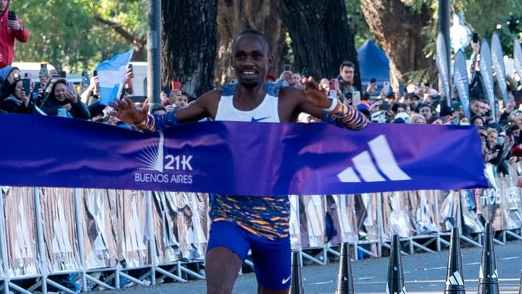 El ganador de la Media Maratón de Buenos Aires es el ugandés Jacob Kiplimo.