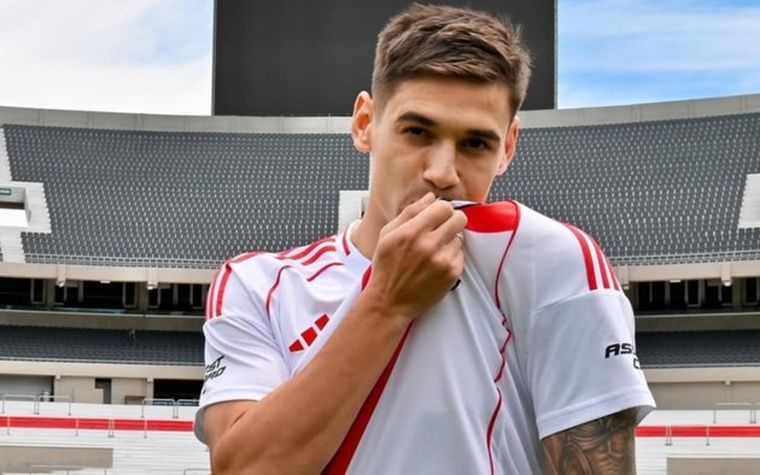 Lucas Martínez Quarta sufrió una lesión en su rodilla. Lucas Martínez Quarta sufrió una lesión en su rodilla.