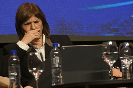 Bullrich parece empezar a desmarcarse o, por lo menos, dejar en claro que no es como otros legisladores de su propio espacio que defienden todo a capa y espada. Bullrich parece empezar a desmarcarse o, por lo menos, dejar en claro que no es como otros legisladores de su propio espacio que defienden todo a capa y espada.