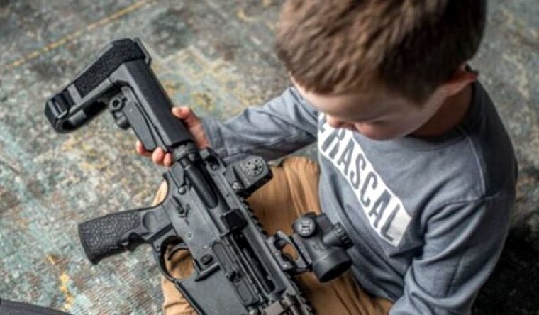 civiles armados Las armas en manos civiles, habitual en Estados Unidos. Foto: Mint.