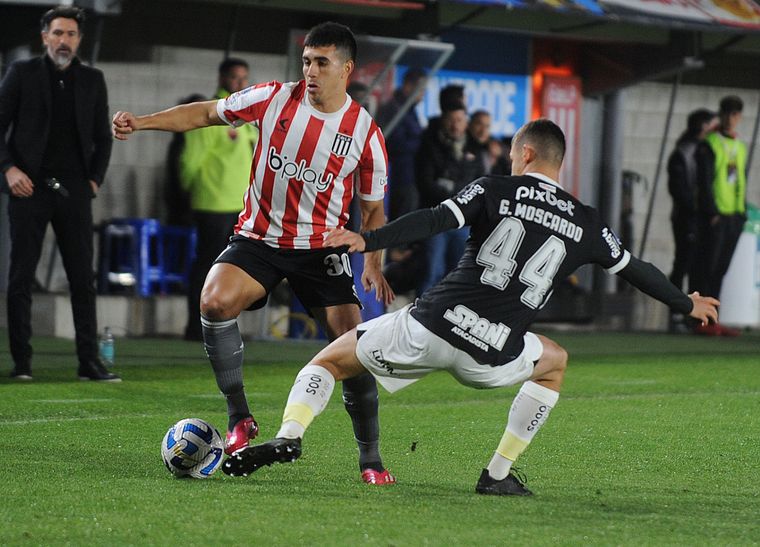 El Pincha juega en el estadio Jorge Luis Hirschi. Foto: Télam