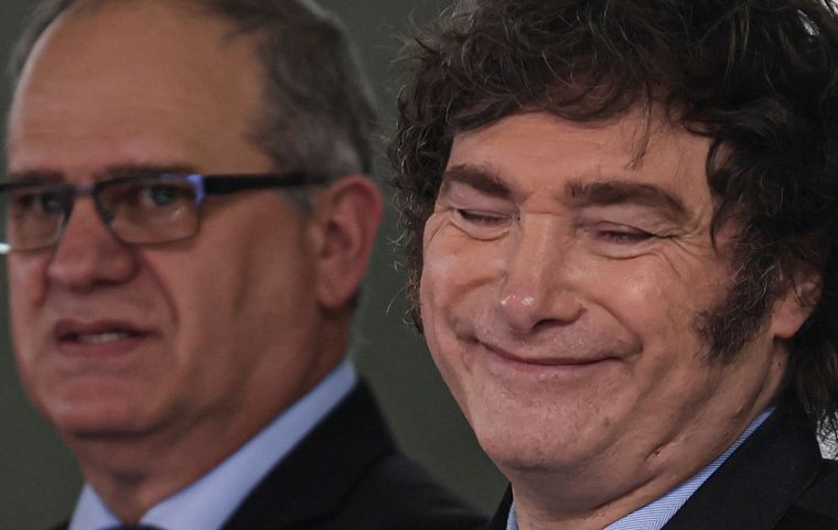 Un periodista quiso exponer a Javier Milei con los viajes de la cantante Foto: EFE