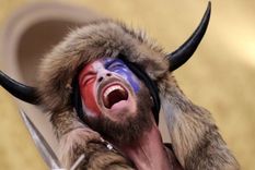 Figuras de QAnon se encontraban entre los que irrumpieron en el Capitolio el pasado 6 de enero.