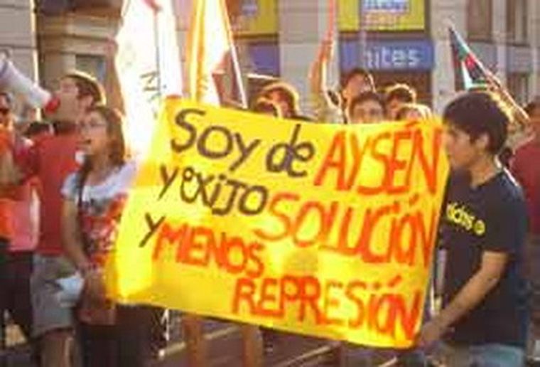 La gente que protesta en la Patagonia. Foto: Prensa Latina