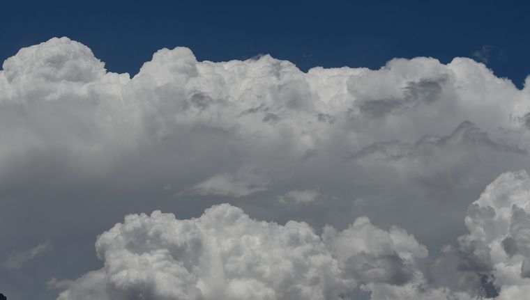 Tormentas fuertes con posible caída de granizo afectarán a varios departamentos de Mendoza desde la noche del martes.